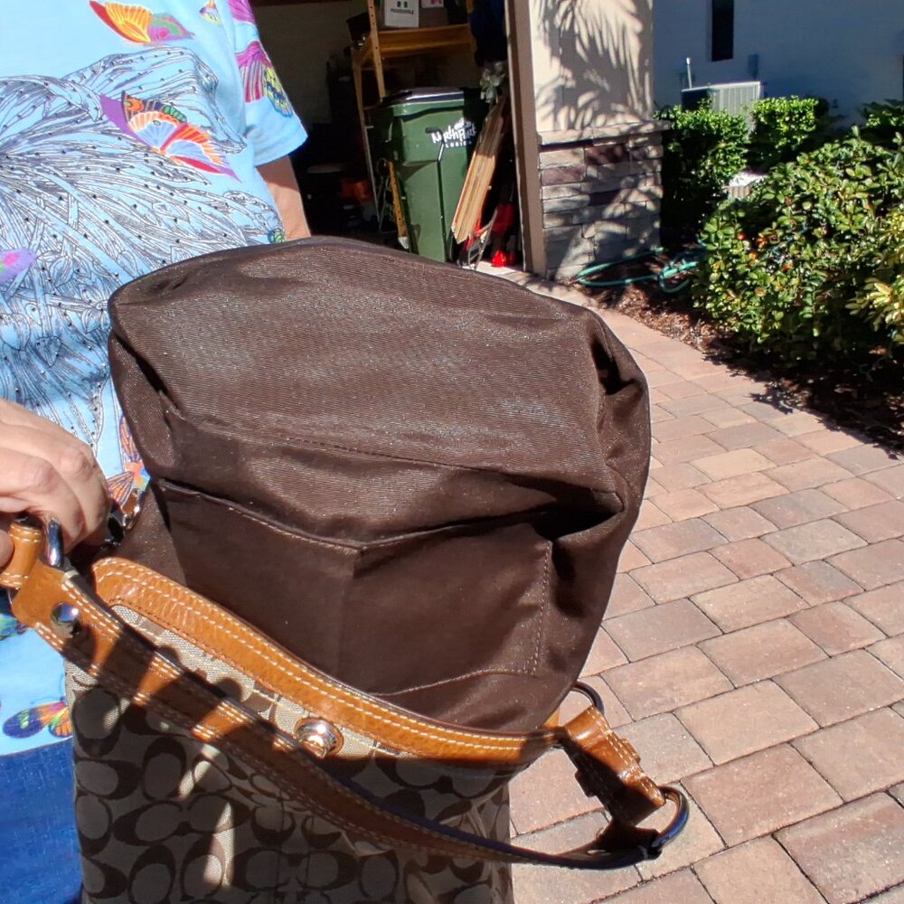 COACH Vintage Chelsea Turnlock Hobo Handbag (10981) w/Original Box and Dust Bag - Picture 15 of 16